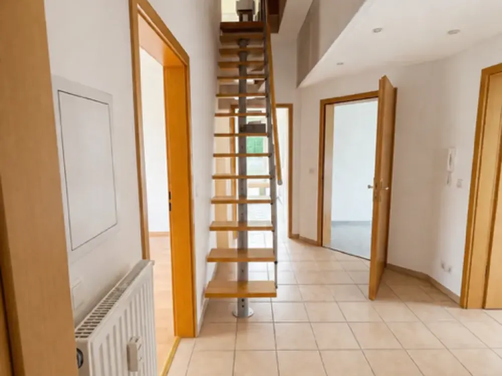 FRISCH RENOVIERTES RAUMWUNDER MIT WEITBLICK-LOGGIA, IHR NEUES FAMILIENDOMIZIL IN HANAU-STEINHEIM!