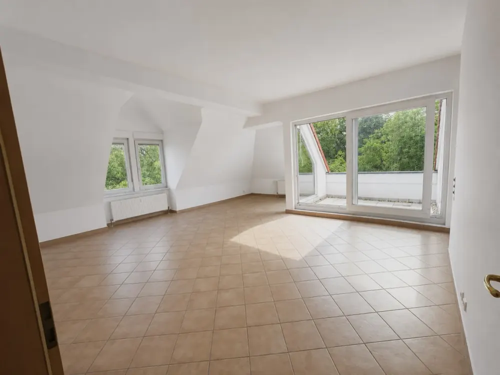 FRISCH RENOVIERTES RAUMWUNDER MIT WEITBLICK-LOGGIA, IHR NEUES FAMILIENDOMIZIL IN HANAU-STEINHEIM!