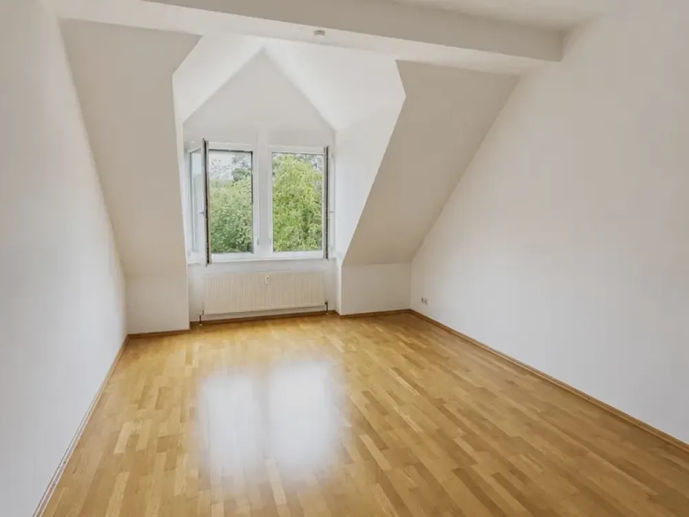 FRISCH RENOVIERTES RAUMWUNDER MIT WEITBLICK-LOGGIA, IHR NEUES FAMILIENDOMIZIL IN HANAU-STEINHEIM!