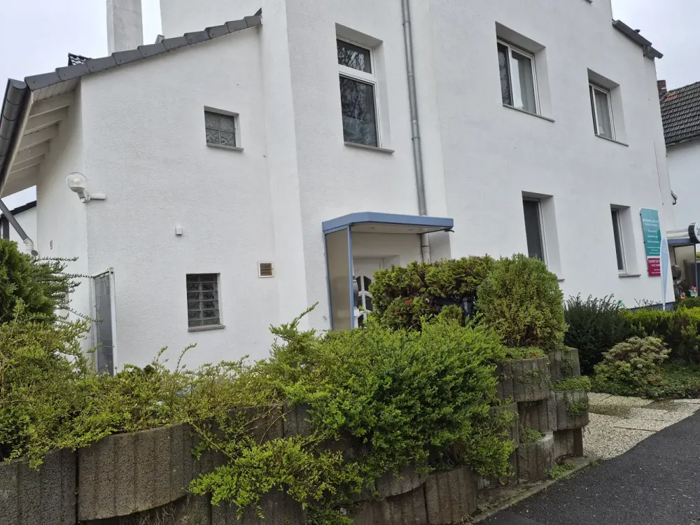 moderne möblierte 2 Zimmer Wohnung mit vollwertiger Wohnküche & hochwertige funktionale Ausstattung