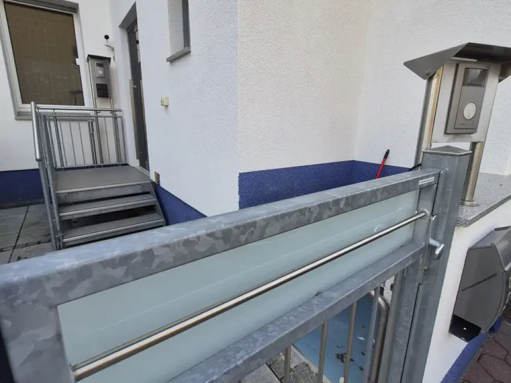moderne möblierte 2 Zimmer Wohnung mit vollwertiger Wohnküche & hochwertige funktionale Ausstattung