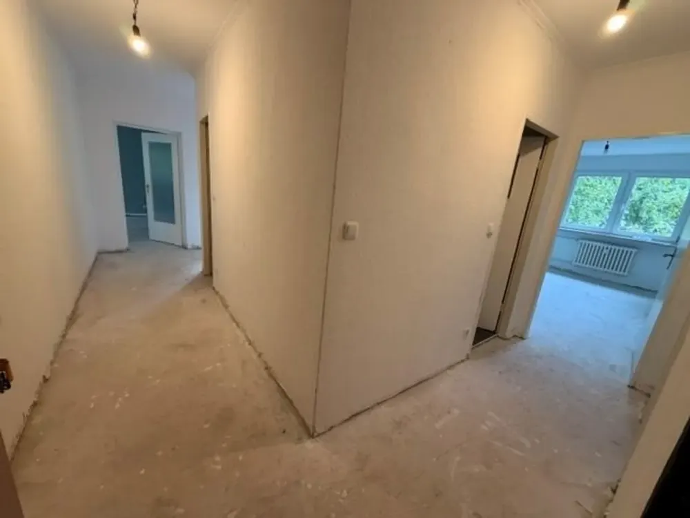 Hier steckt Potential drin - 4-Zimmer-Wohnung mit Balkon Berlin-Hakenfelde!