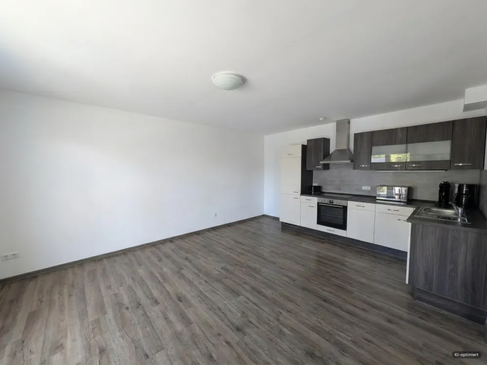 Schöne 3-Zimmer-Erdgeschosswohnung mit Terrasse und EBK, ca. 110 m² neuwertig