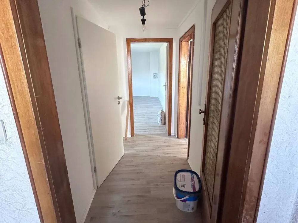 Frisch renovierte 2-Zimmer-Dachgeschosswohnung in ruhiger Lage