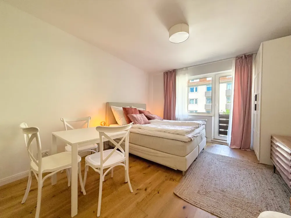 Stylishly Furnished 1-Room Apartment with Balcony in Bremen Neustadt