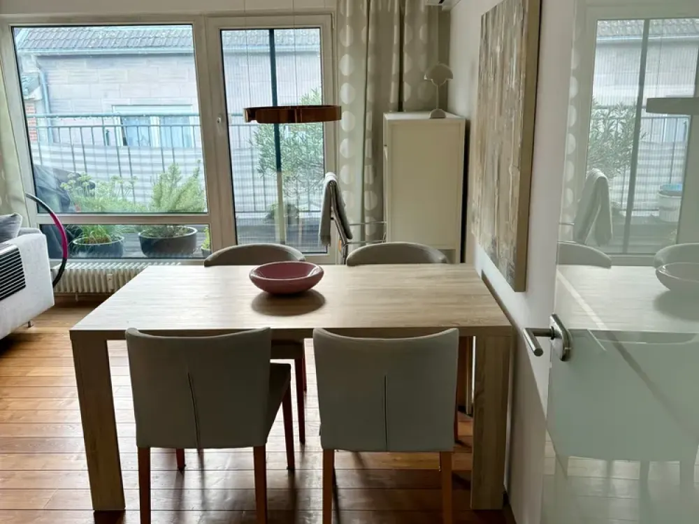 Super central bright 2-room apartment with south-facing balcony and air conditioning