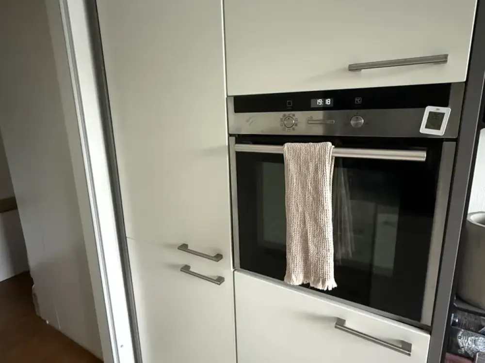 Super central bright 2-room apartment with south-facing balcony and air conditioning
