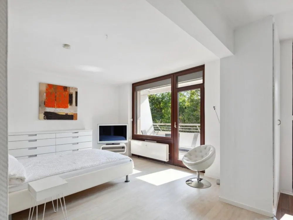 Komplett möblierte 2-Zimmer-Maisonette mit großem Balkon in Köln-