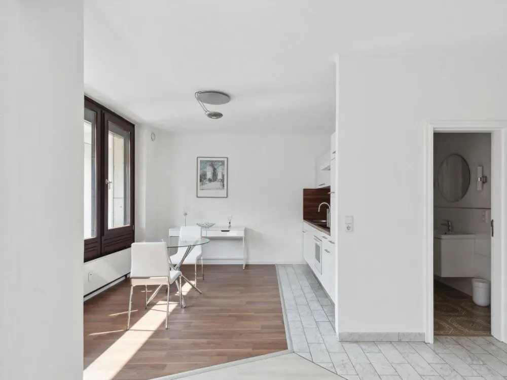 Komplett möblierte 2-Zimmer-Maisonette mit großem Balkon in Köln-