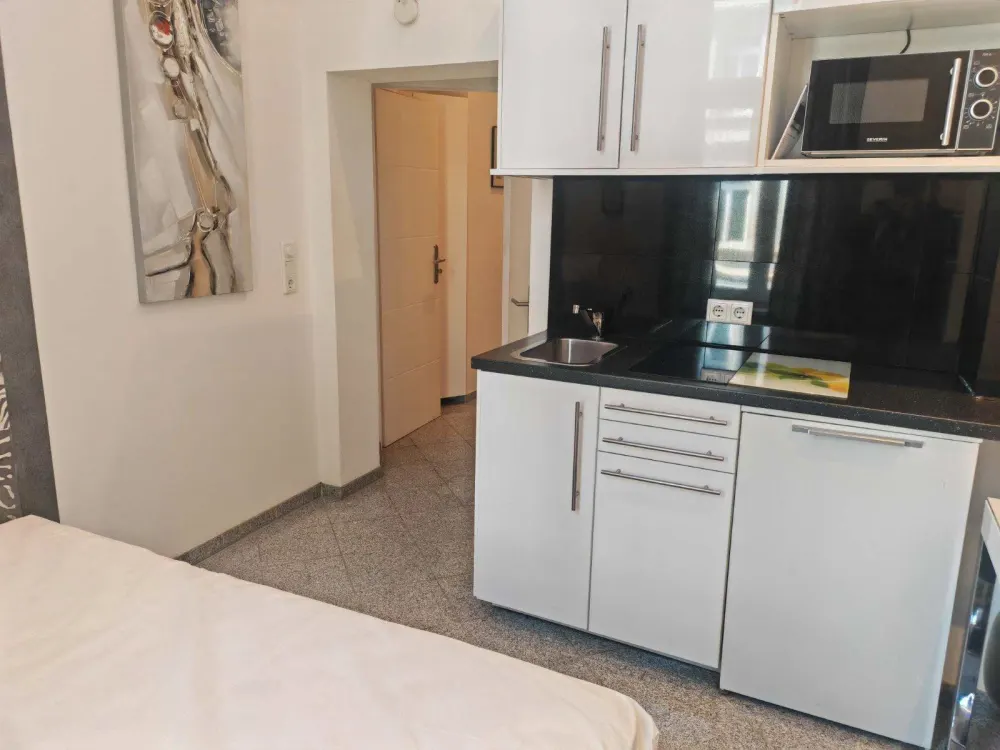 1zw STUDIO MÖBLIERT WARMMIETE 850.,incl INTERNET HEIZUNG STROM NÄHE GOETHE UNI LAUFNÄHE PENNY DM REWE POST ALTE OPER BANKENVIERTEL U BAHNEN