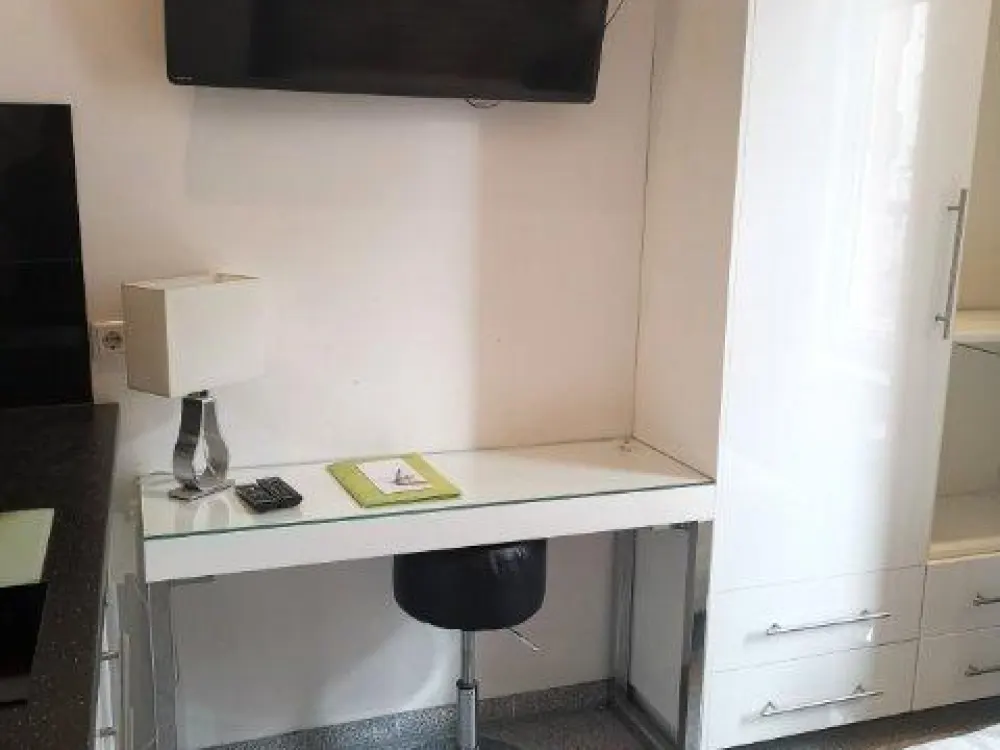 1zw STUDIO MÖBLIERT WARMMIETE 850.,incl INTERNET HEIZUNG STROM NÄHE GOETHE UNI LAUFNÄHE PENNY DM REWE POST ALTE OPER BANKENVIERTEL U BAHNEN