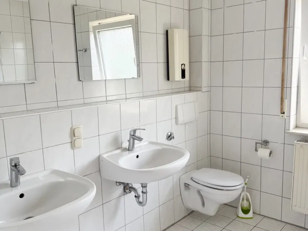 GROßZÜGIGE 4-ZIMMER-WOHNUNG MIT PKW-STELLPLATZ