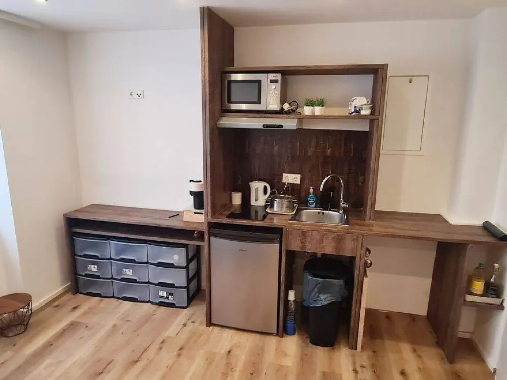 GRUNDform-Immobilien ! Lust zum Wohnen ? Komplett möbliert - gemütlich - Mitten im Geschehen !