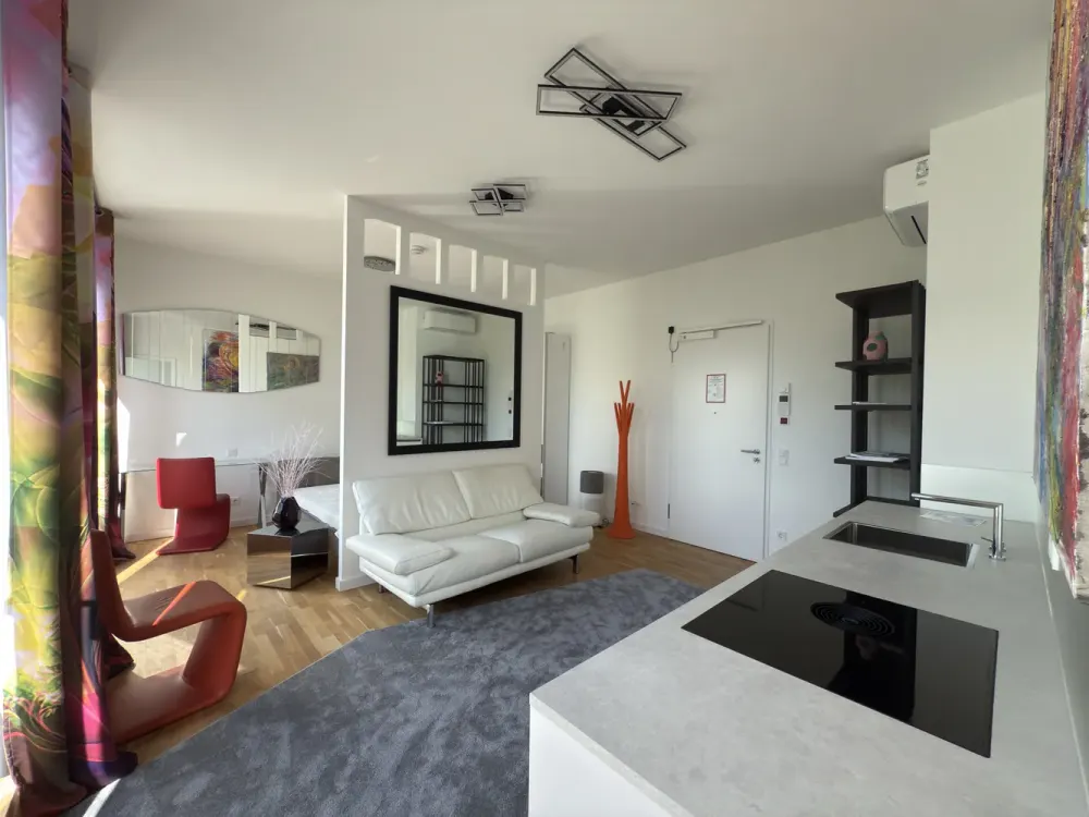 Möbliertes Penthouse mit großer Westterrasse und Klimaanlage am Gleisdreieckpark