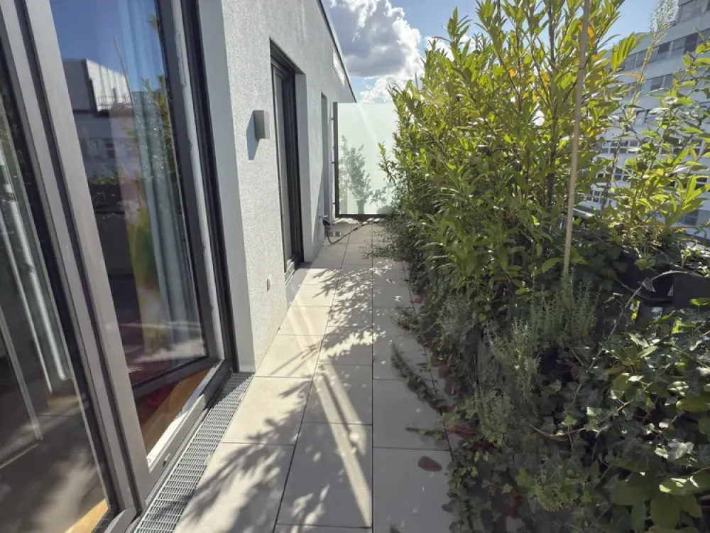 Möbliertes Penthouse mit großer Westterrasse und Klimaanlage am Gleisdreieckpark