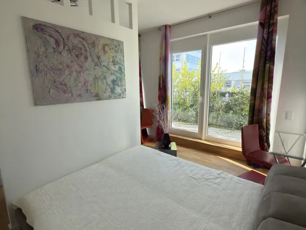 Möbliertes Penthouse mit großer Westterrasse und Klimaanlage am Gleisdreieckpark