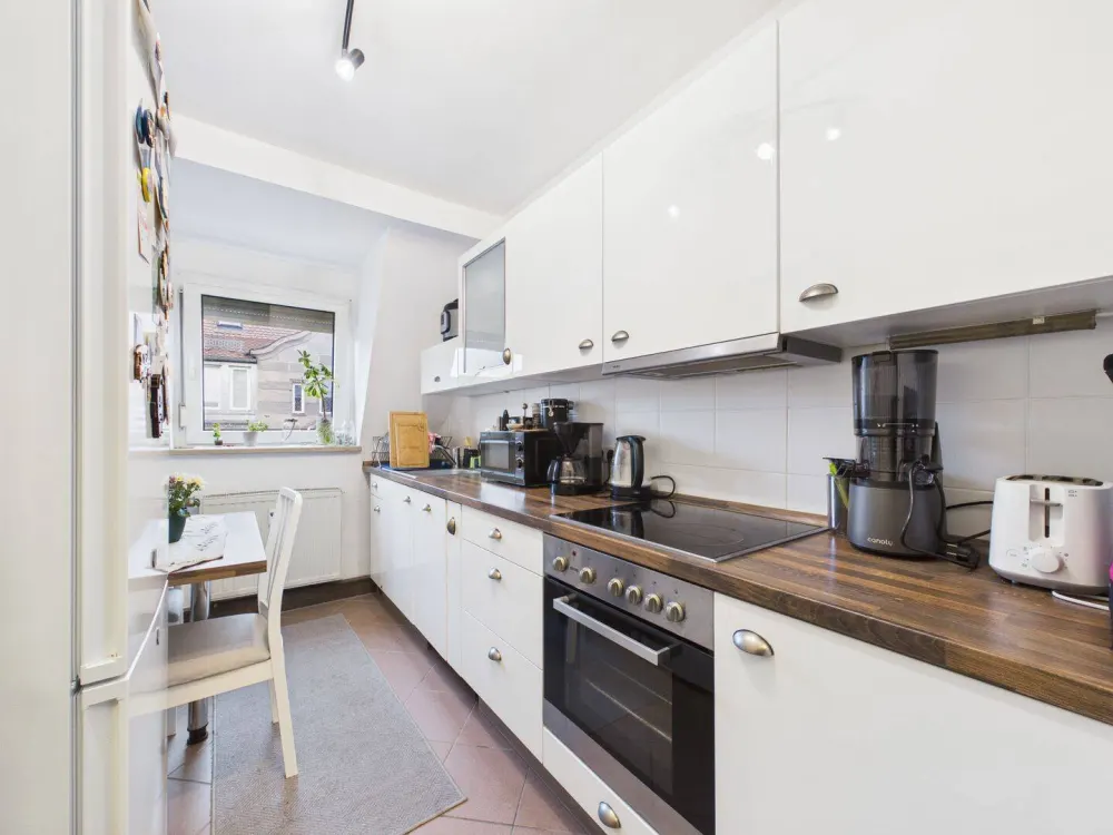 Zweitbezug n. Sanierung! Exklusive 2 Zimmer Wohnung auf 60 m² in Nürnberg mit Bad neu, EBK neu uvm.!