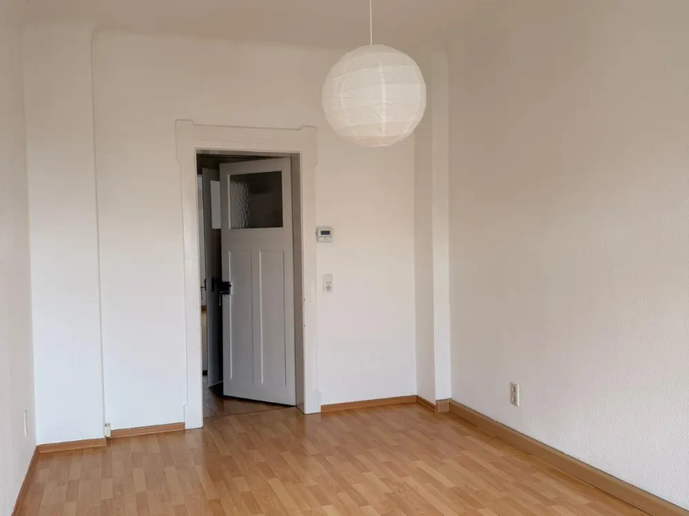 Charmante 2-Zimmer-Wohnung mit Balkon in Dresden-Cotta