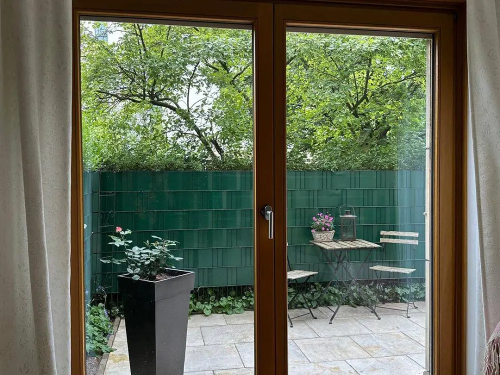 Ab sofort: helle 2‑Zimmer‑Wohnung mit Terrasse in HH‑Poppenbüttel, großes Wohnzimmer, potenziell als 3. Zimmer/Büro teilbar