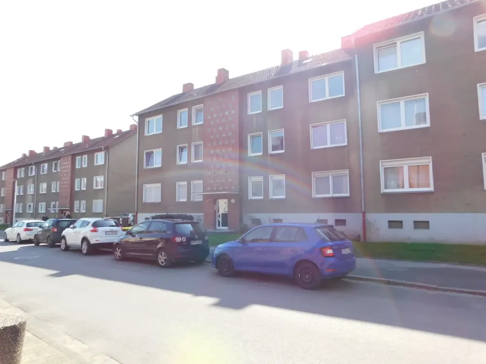 3-Room Apartment with Balcony!