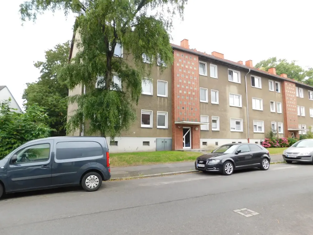3-Room Apartment with Balcony!
