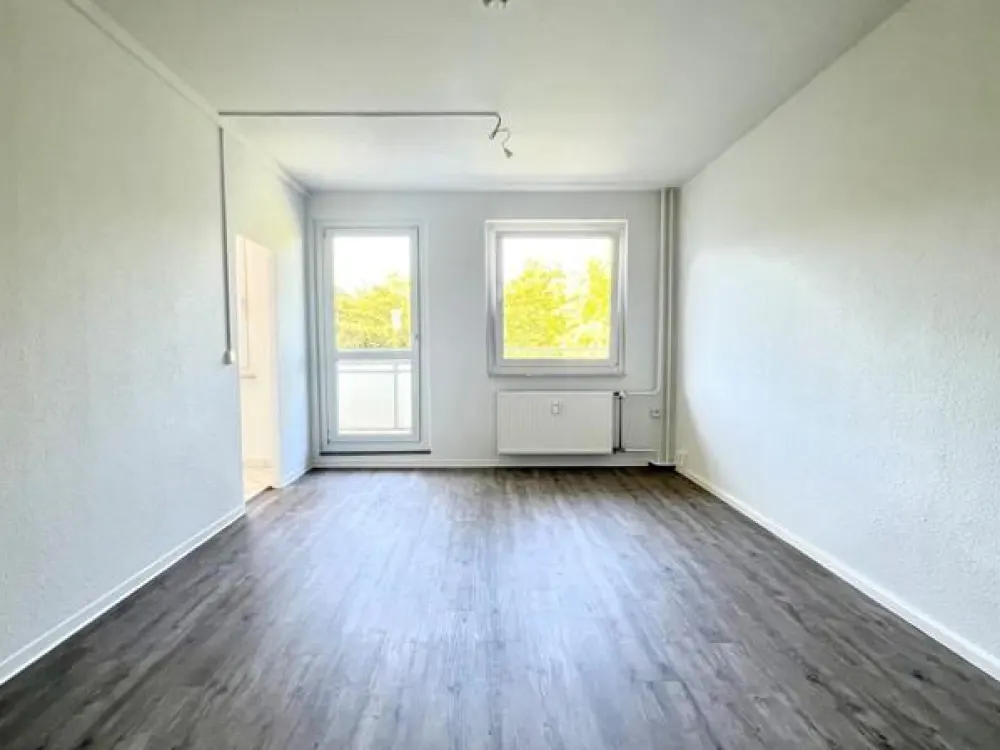 Perfekt für Sie: sofort bezugsfertige 4-Zimmerwohnung mit Balkon und Aufzug!
