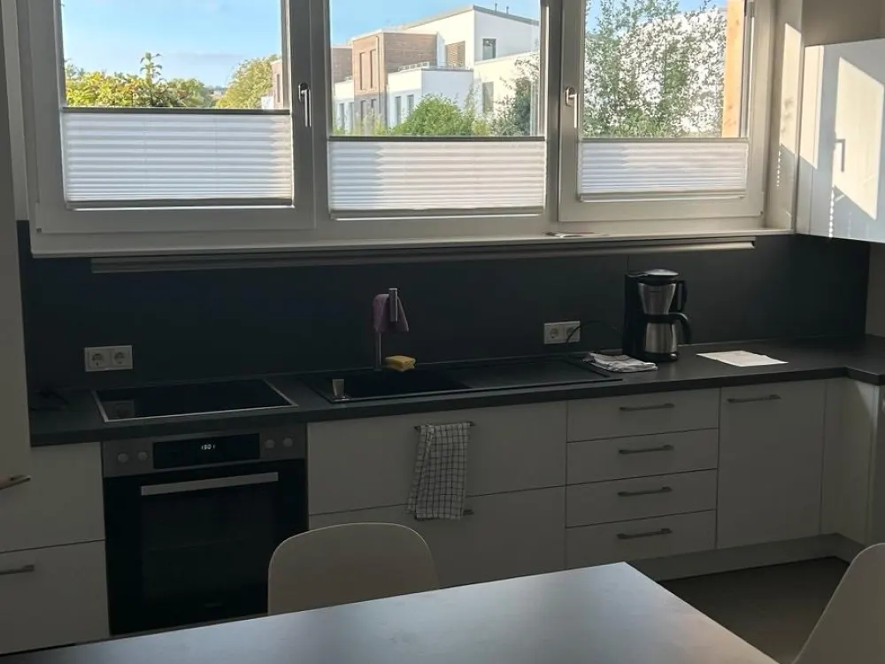 Befristet: moderne barrierefreie möblierte 4 Zimmerwohnung