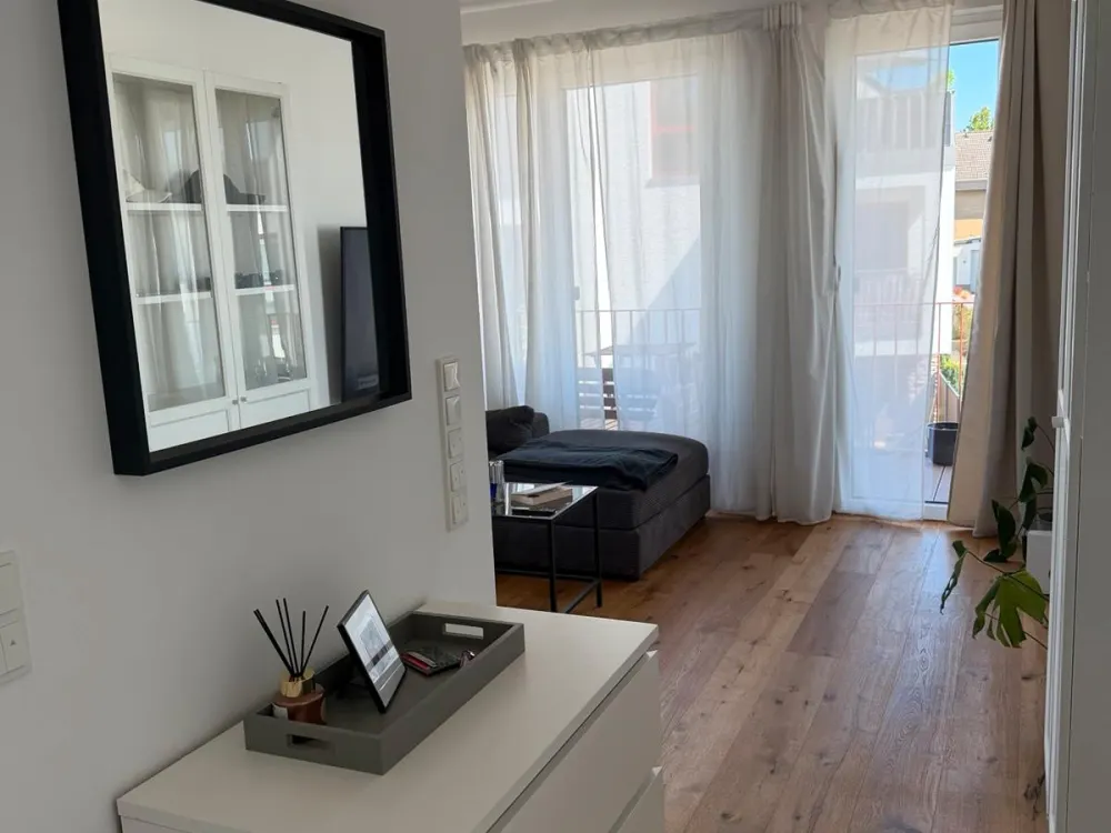 Bright 1.5 Room Apartment, 37 m2, Near Detmolderstraße