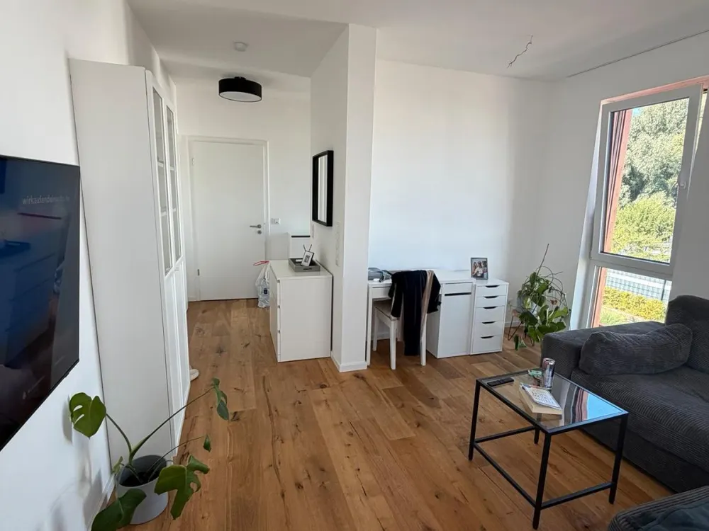 Bright 1.5 Room Apartment, 37 m2, Near Detmolderstraße