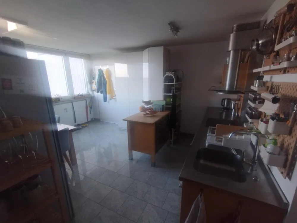 Wunderschöne Helle 2,5 Zimmer Wohnung mit großem Balkon im Grünen