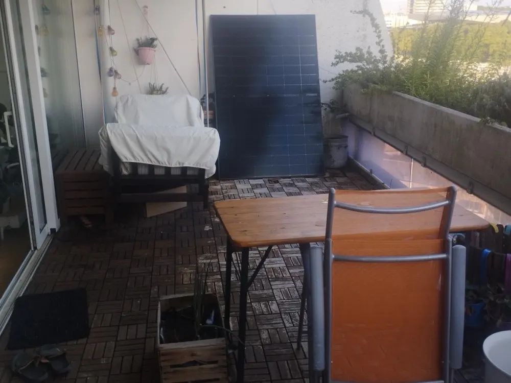 Wunderschöne Helle 2,5 Zimmer Wohnung mit großem Balkon im Grünen