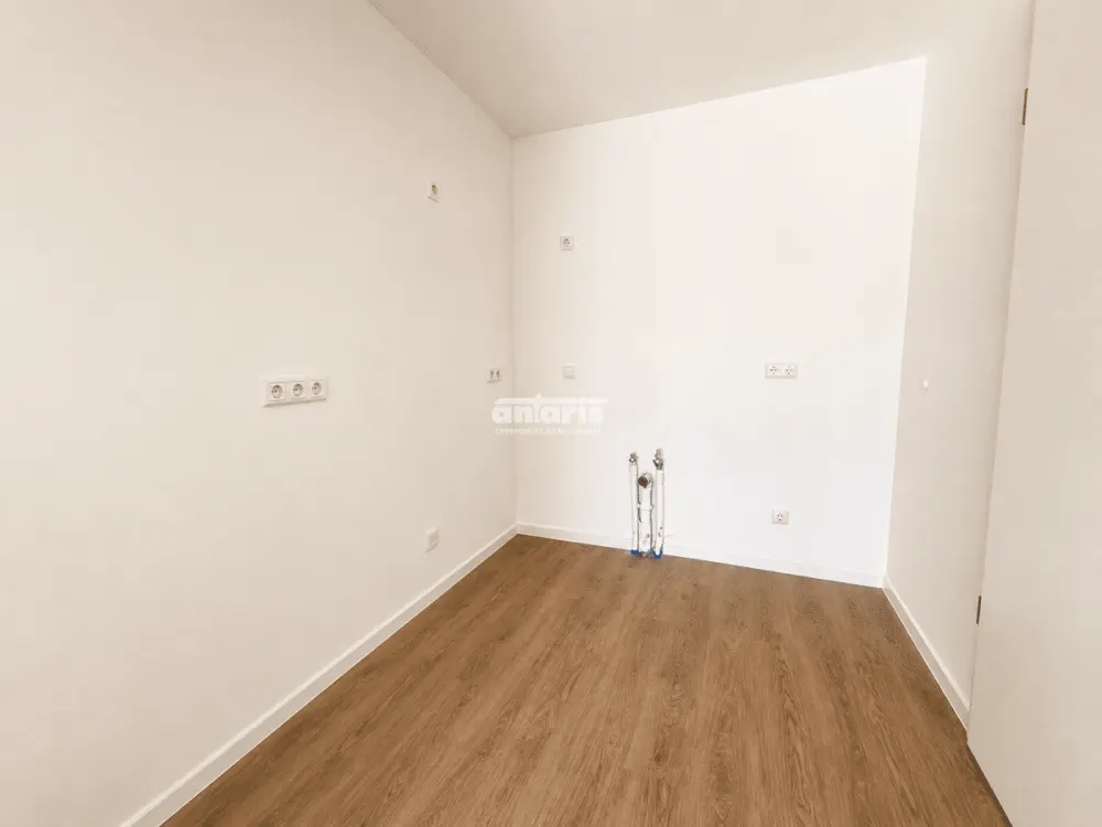 antaris Immobilien GmbH ** 2-Raum-Erstbezug mit Balkon im beliebten Steigereck **