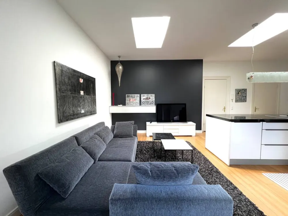 Stilvolle modern ausgestattete Dachgeschosswohnung in Altbauvilla nahe der Alster, Uhlenhorst