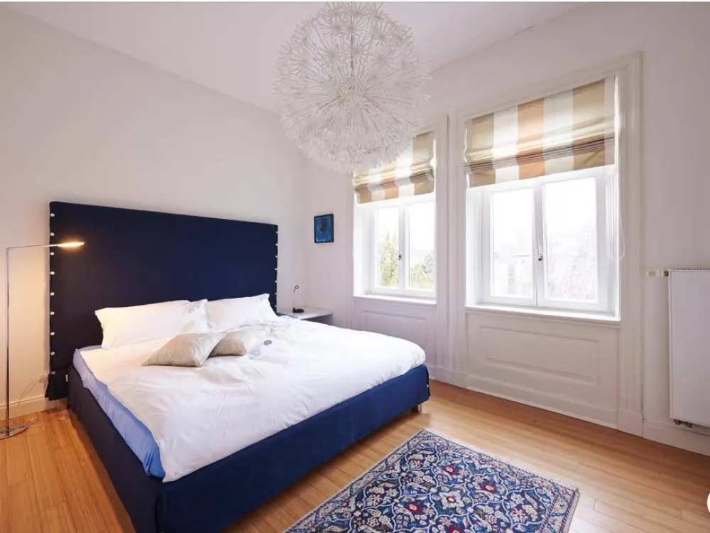 Stilvolle modern ausgestattete Dachgeschosswohnung in Altbauvilla nahe der Alster, Uhlenhorst