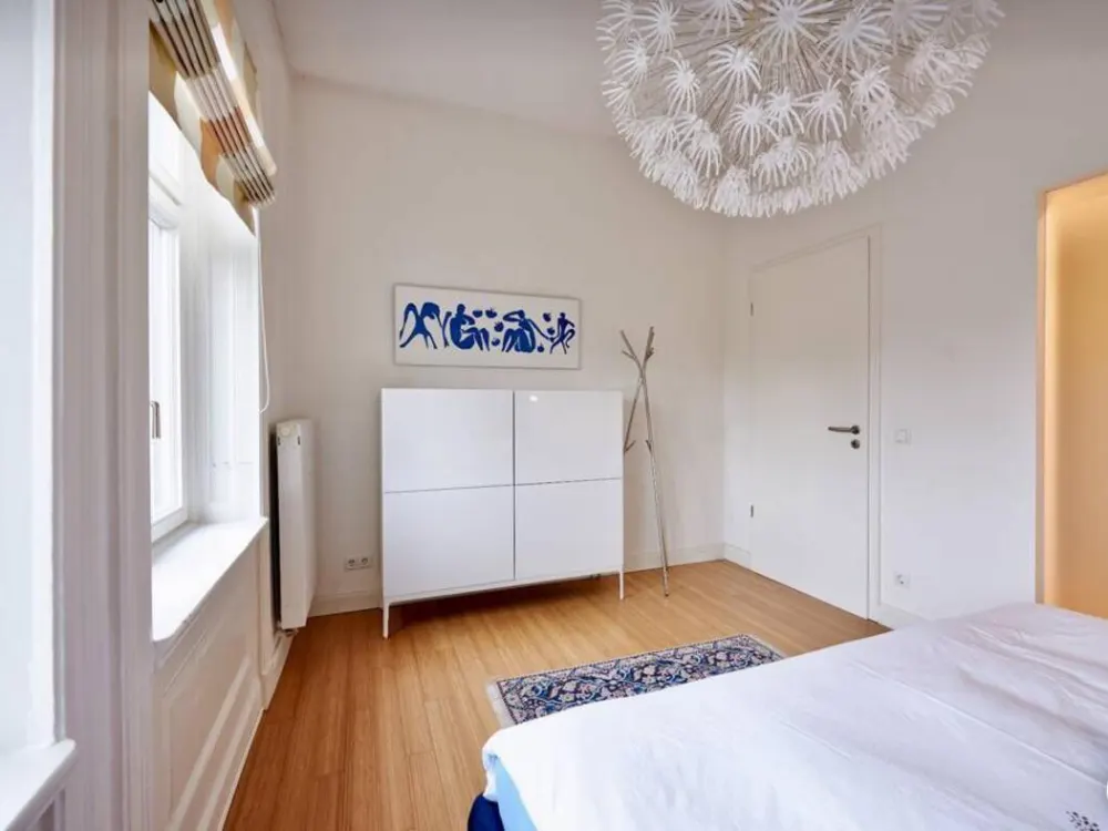 Stilvolle modern ausgestattete Dachgeschosswohnung in Altbauvilla nahe der Alster, Uhlenhorst