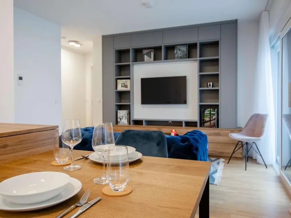 Elegantes Wohnen mit Stil. Möblierte 2-Zimmer-Wohnung mit Balkon.