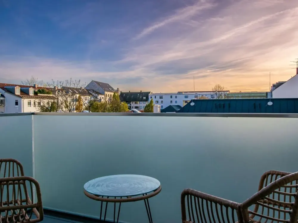 Elegantes Wohnen mit Stil. Möblierte 2-Zimmer-Wohnung mit Balkon.
