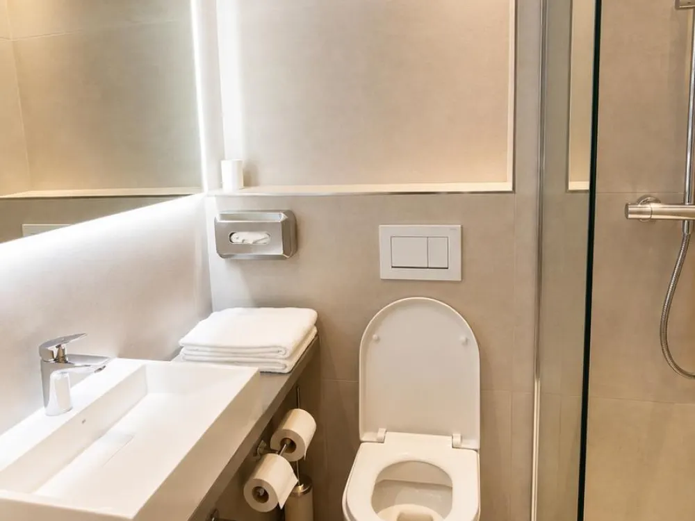 Hotel-Atmosphäre: vollausgestattetes möbliertes ehemaliges Hotelzimmer in Karlsruhe zu vermieten.