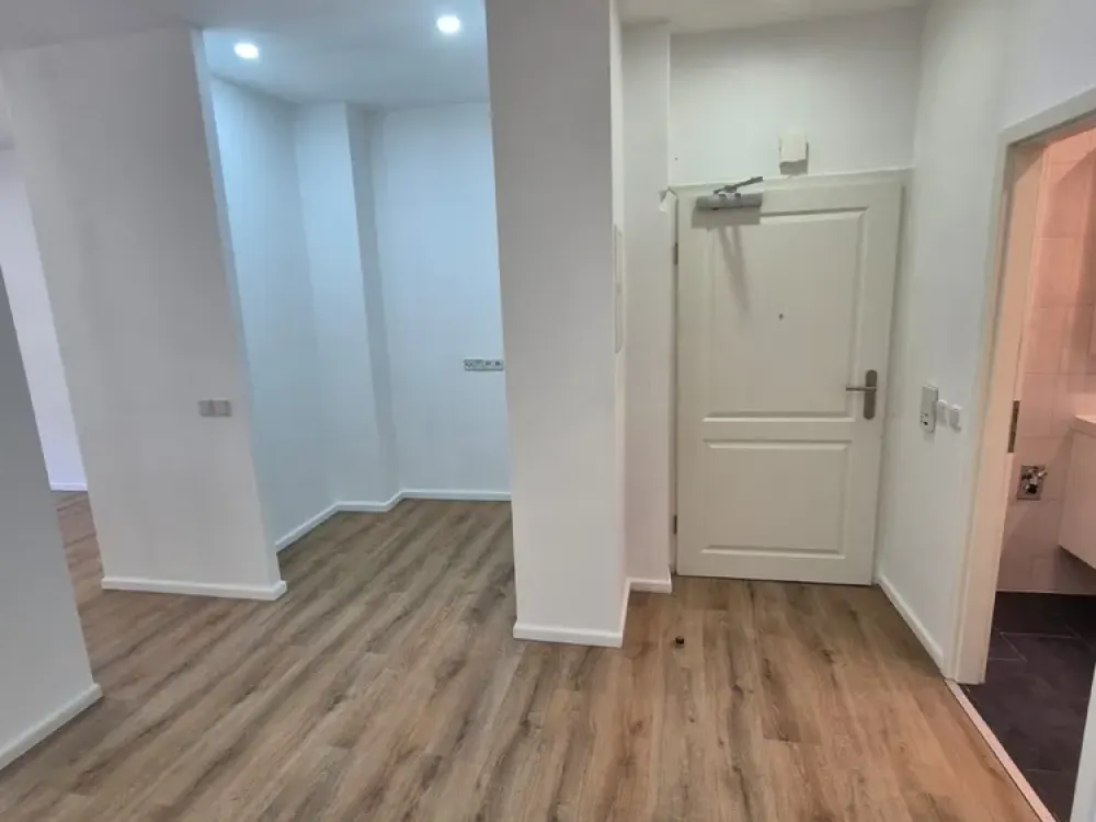 großzügiger offener Grundriss mit Balkon