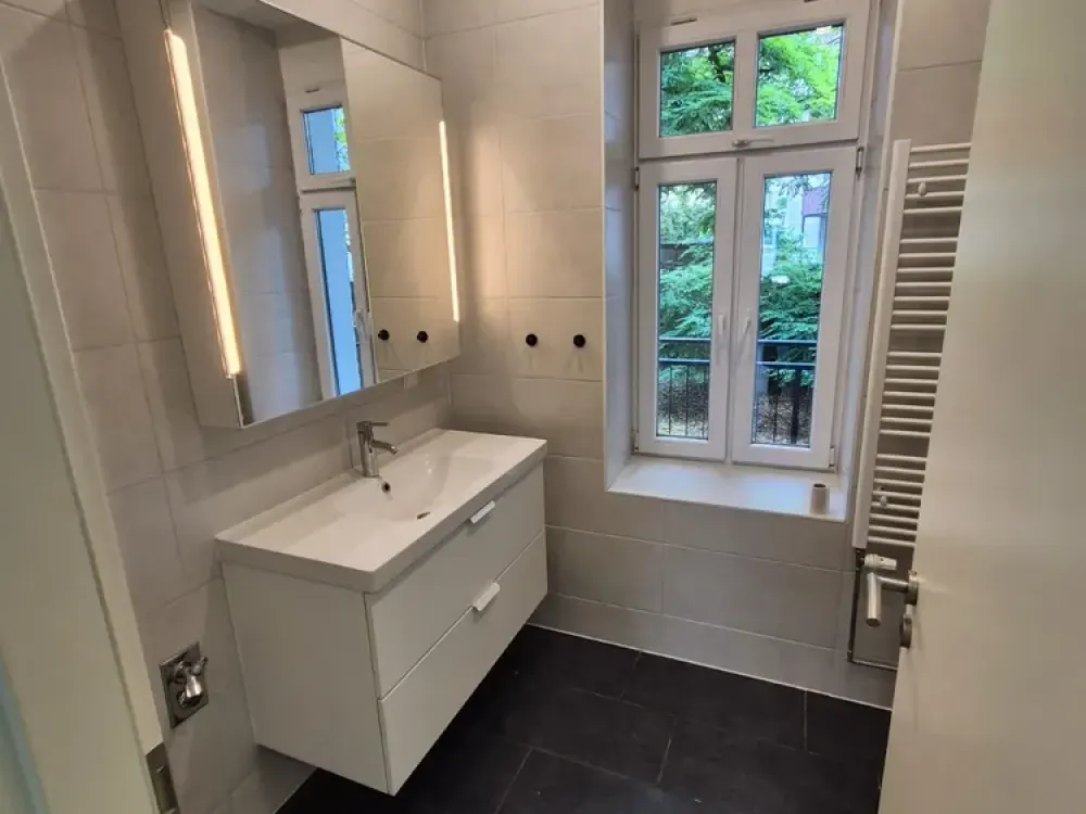 großzügiger offener Grundriss mit Balkon
