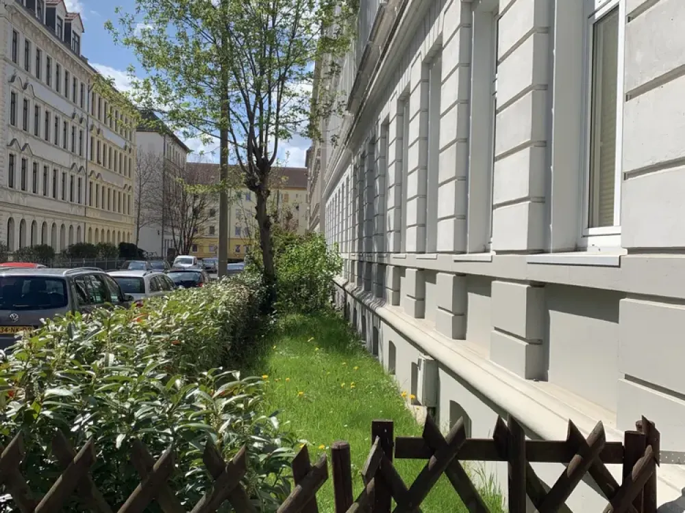 2-room attic apartment in a quiet location including fitted kitchen