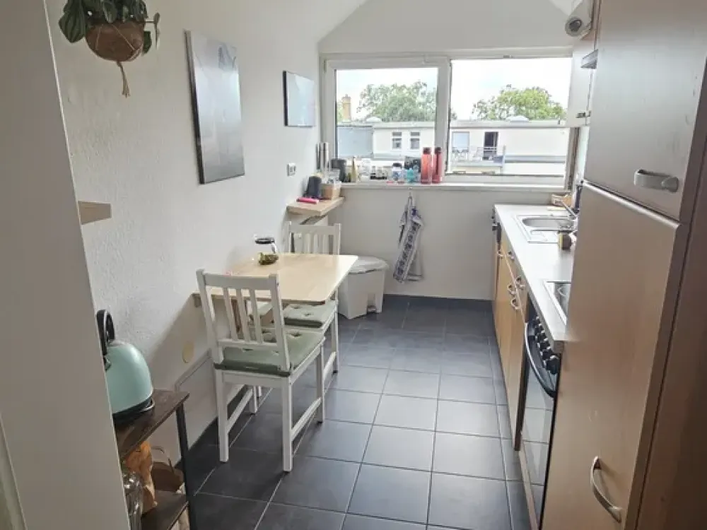 2-room attic apartment in a quiet location including fitted kitchen