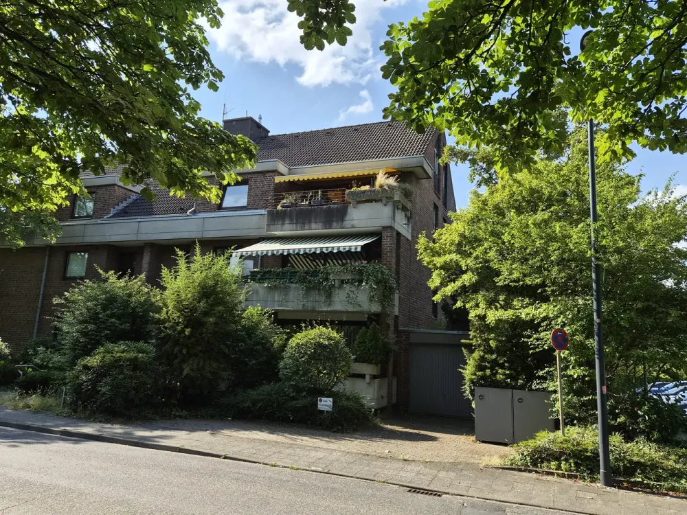 Vollständig renovierte 5-Zimmer-Maisonette-Wohnung mit Balkon in Meerbusch