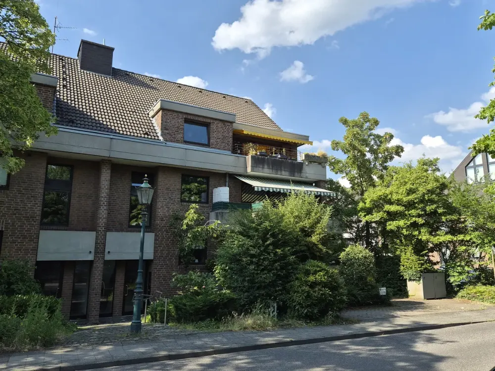 Vollständig renovierte 5-Zimmer-Maisonette-Wohnung mit Balkon in Meerbusch