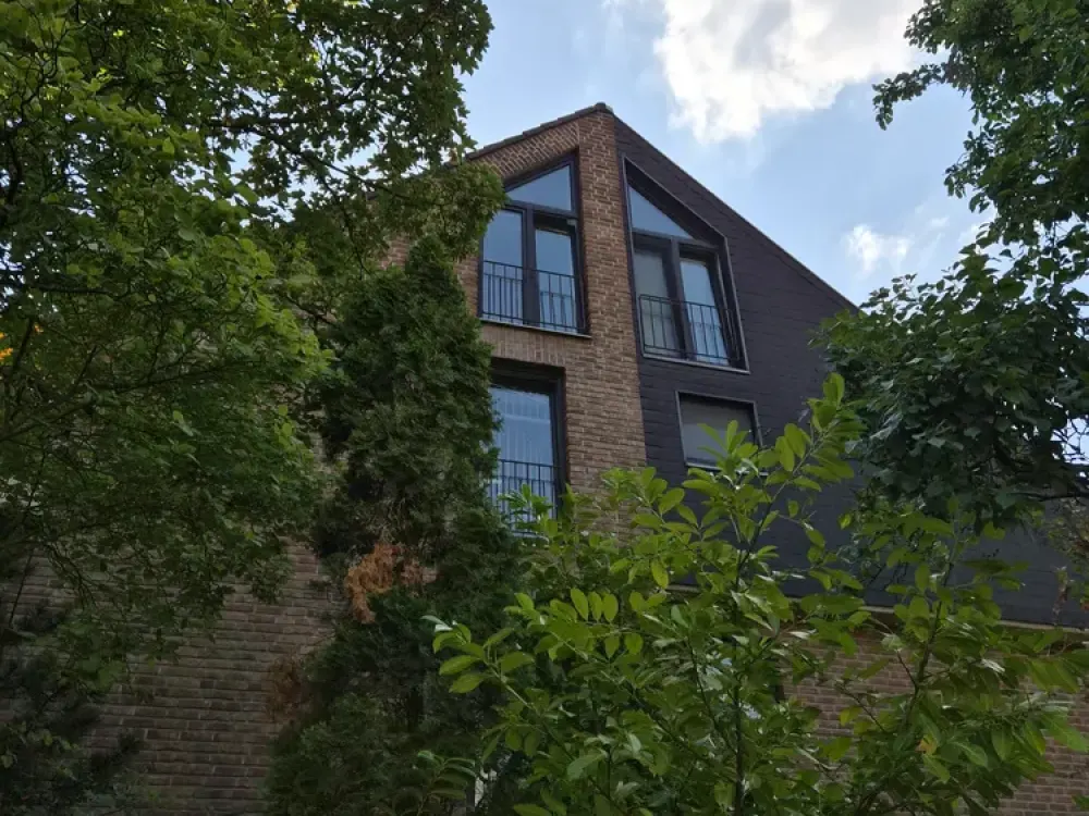 Vollständig renovierte 5-Zimmer-Maisonette-Wohnung mit Balkon in Meerbusch
