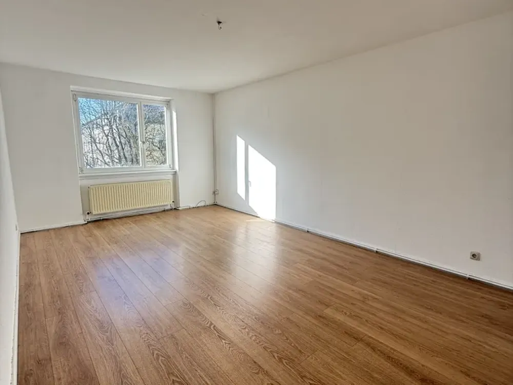 Sachsenhausen: 3-Zimmer-Altbauwohnung