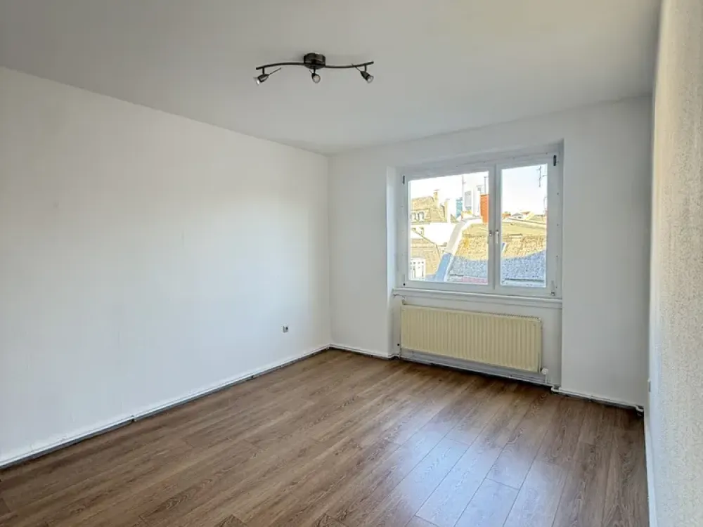 Sachsenhausen: 3-Zimmer-Altbauwohnung