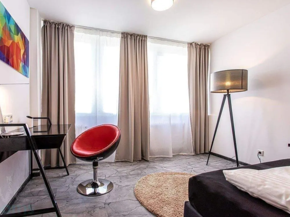 Ab Sofort! - modern möbliertes Zimmer in 6er WG - mitten im Bahnhofsviertel