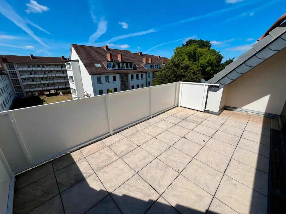 Kernsanierte 4-Zimmer-Dachgeschosswohnung mit Südbalkon u. Garage