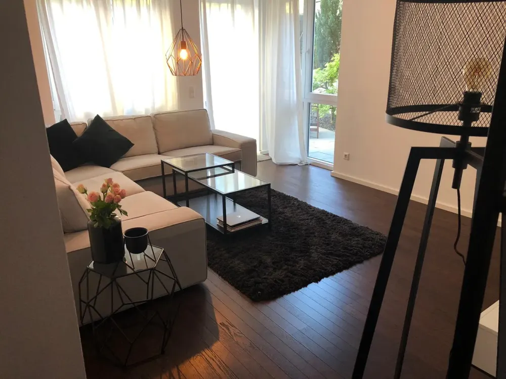 Gepflegte 2 Zimmer-Wohnung mit Terrasse, Einbauküche und Tiefgaragenstellplatz in Filderstadt